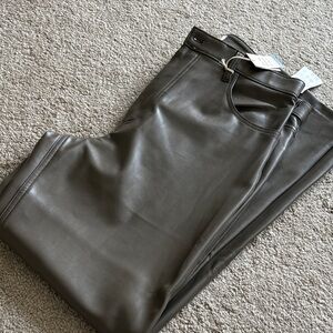 Abercrombie and fitch the 90s straight ultra high rise vegan leather